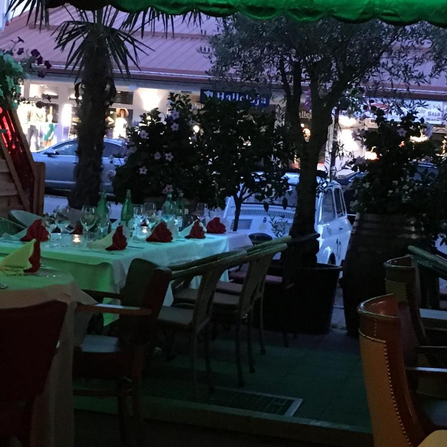 Hotel Ristorante La Terrazza Planegg Rum bild